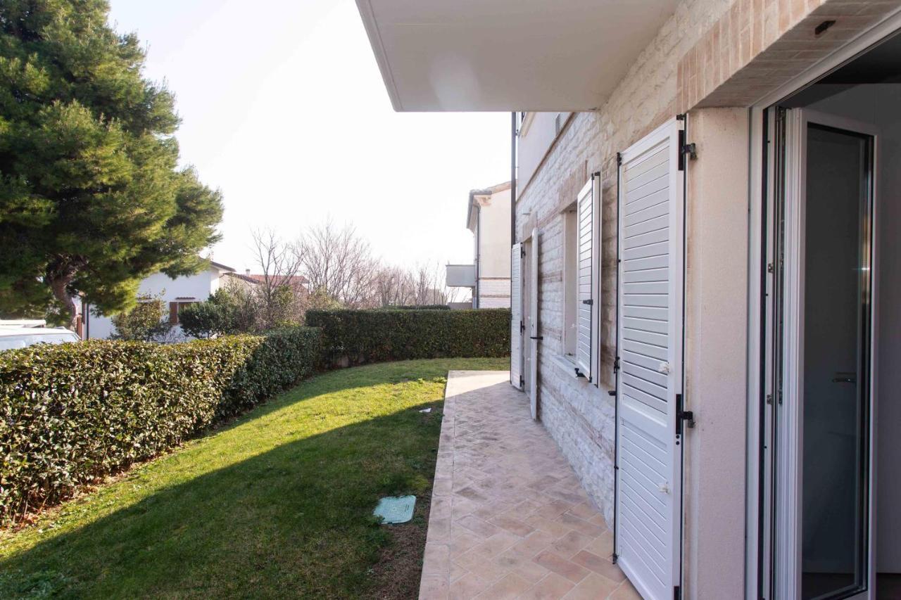 S018 - Sirolo, Nuovissimo Trilocale In Pietra Con Giardino Dx Exterior foto