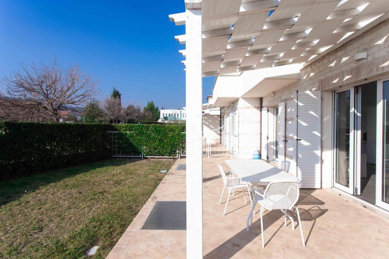 S018 - Sirolo, Nuovissimo Trilocale In Pietra Con Giardino Dx Exterior foto